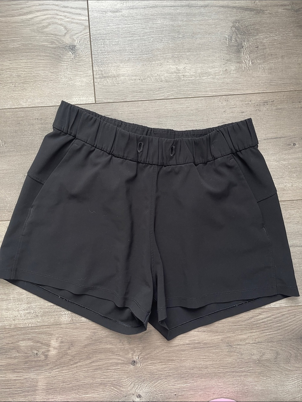Women’s Black Lululemon Athletica On The Fly Athletic Shorts size 6